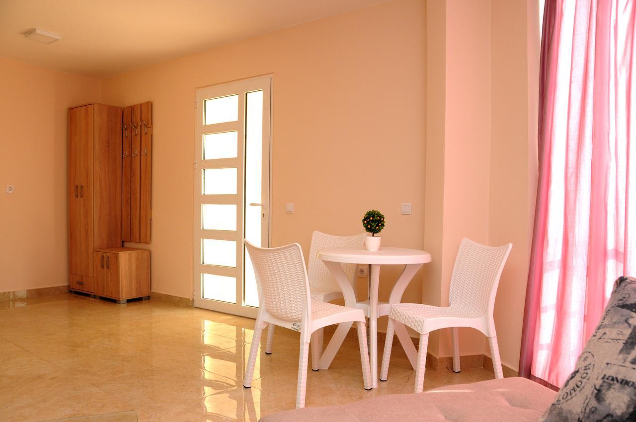 Mala Plaza Bed and Breakfast Ulcinj Buitenkant foto