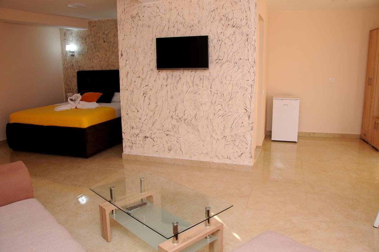 Mala Plaza Bed and Breakfast Ulcinj Buitenkant foto