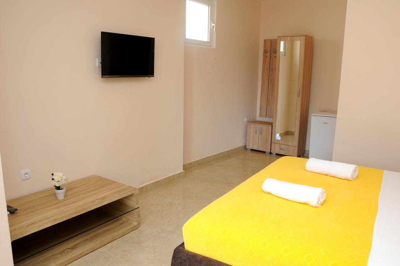 Mala Plaza Bed and Breakfast Ulcinj Buitenkant foto