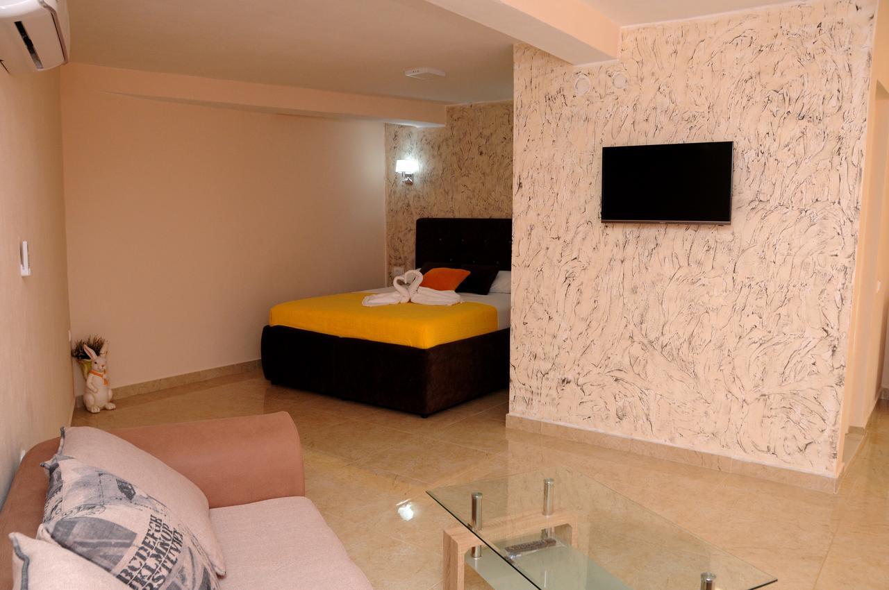 Mala Plaza Bed and Breakfast Ulcinj Buitenkant foto